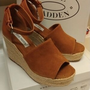 NWT Steve Madden platform wedge